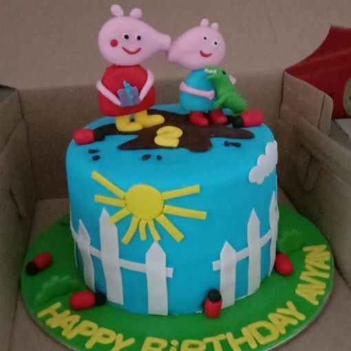 Lovely Peppa Pig Fondant Cake