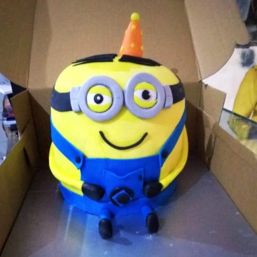 Minion Funny Fondant Cake