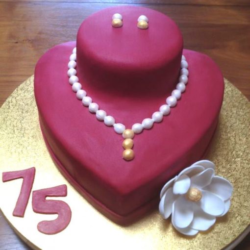 Pearl Necklace Fondant Cake